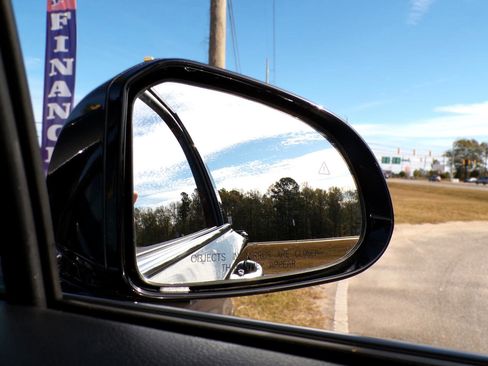 Used 2022 Hyundai Santa Fe Limited image 25