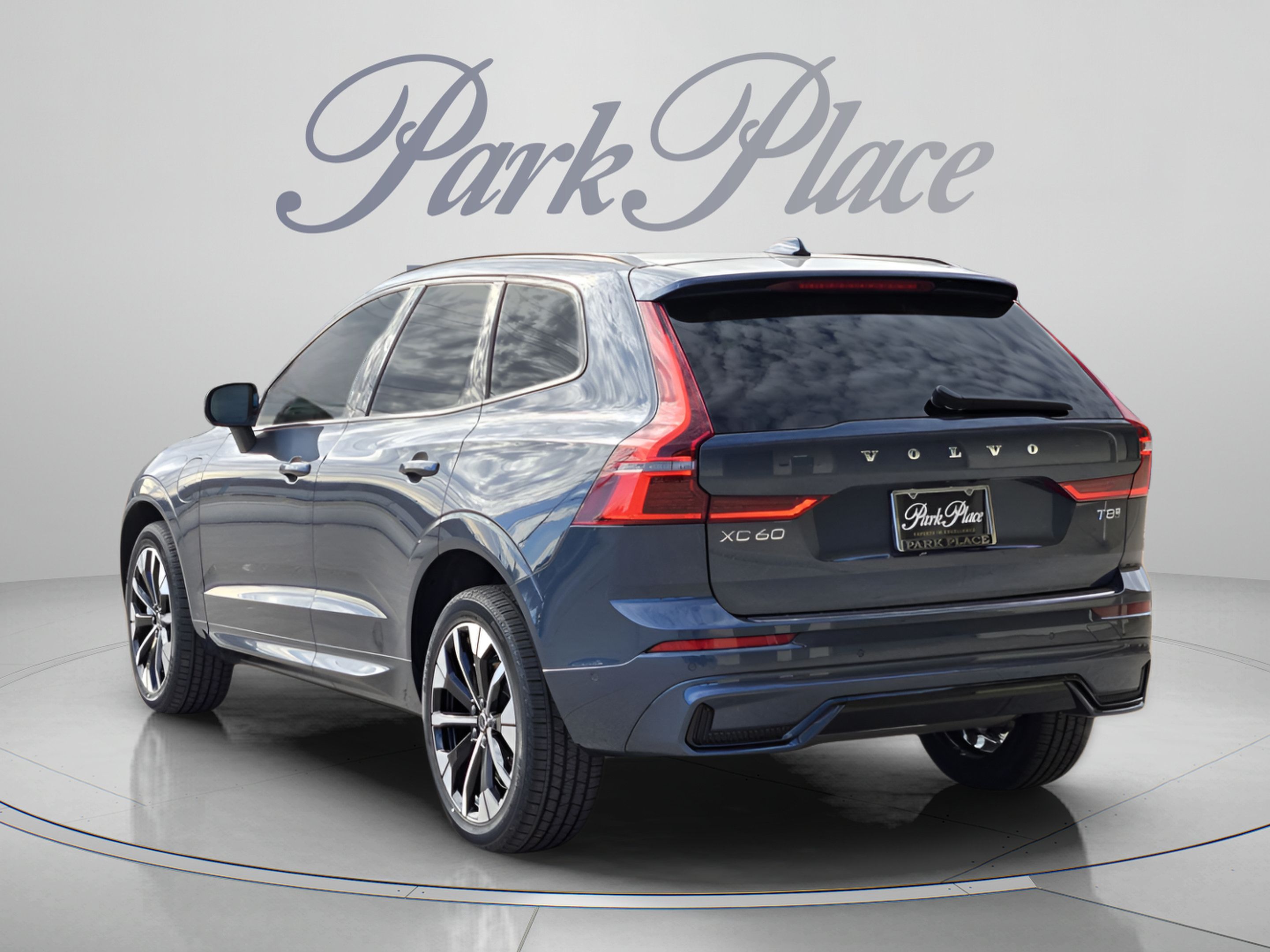 Used 2026 Volvo XC60 T8 Plus w/ Protection Package Premier AWD/4WD image 3