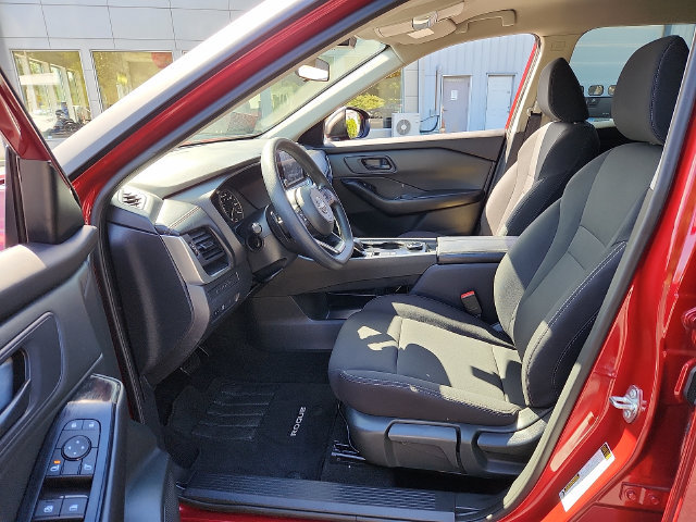 Used 2024 Nissan Rogue S AWD/4WD image 14