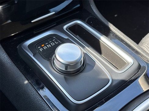 Used 2023 Chrysler 300 Touring w/ Sport Appearance Package image 25