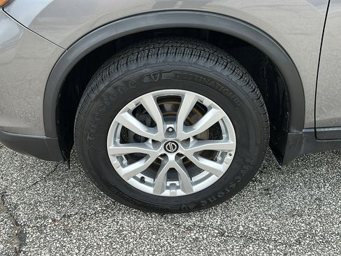 Certified 2018 Nissan Rogue SV w/ Premium Package image 8