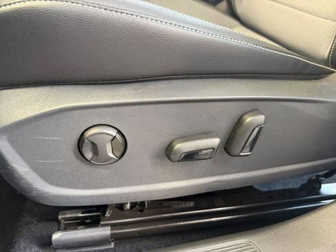 Used 2025 Volkswagen Jetta SE image 23