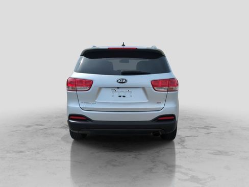 Used 2017 Kia Sorento FWD image 6