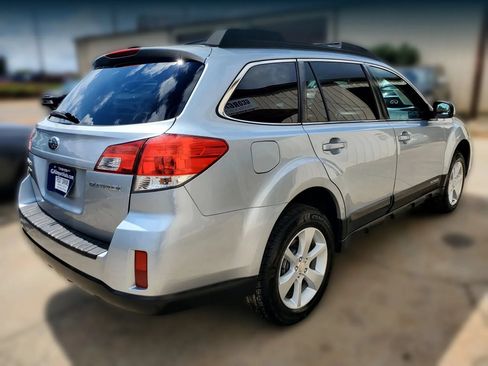 Used 2013 Subaru Outback 2.5i Premium w/ All-Weather Pkg AWD/4WD image 16