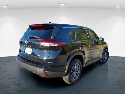 Used 2024 Nissan Rogue S image 22