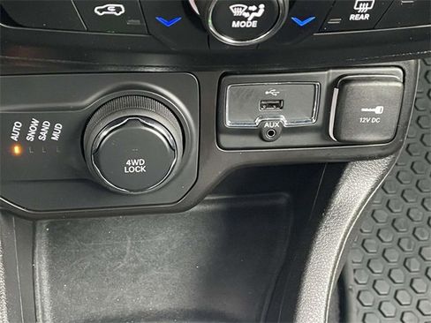 Used 2020 Jeep Renegade Latitude w/ Cold Weather Group image 29