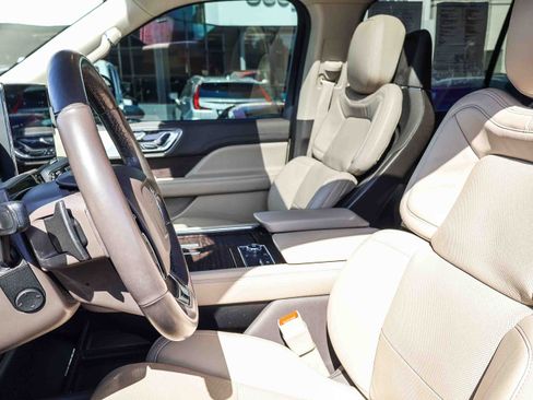 Used 2023 Lincoln Navigator Reserve image 16