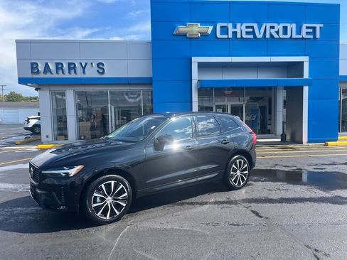 Used 2023 Volvo XC60 B5 Plus image 2