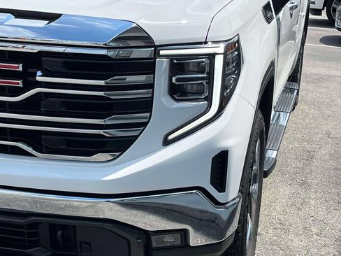 Used 2023 GMC Sierra 1500 SLT w/ SLT Premium Package AWD/4WD image 9