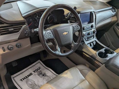 Used 2018 Chevrolet Suburban LT image 2