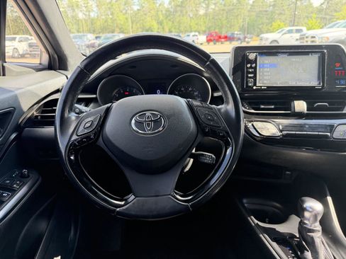 Used 2018 Toyota C-HR XLE FWD image 8