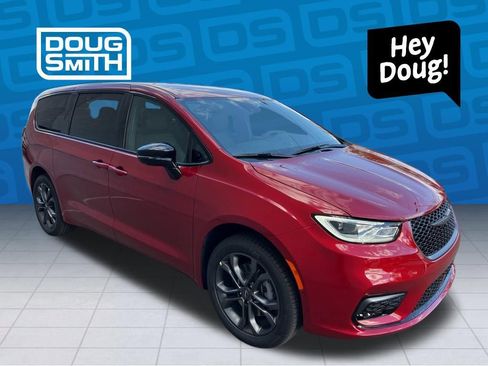 New 2026 Chrysler Pacifica Select image 7