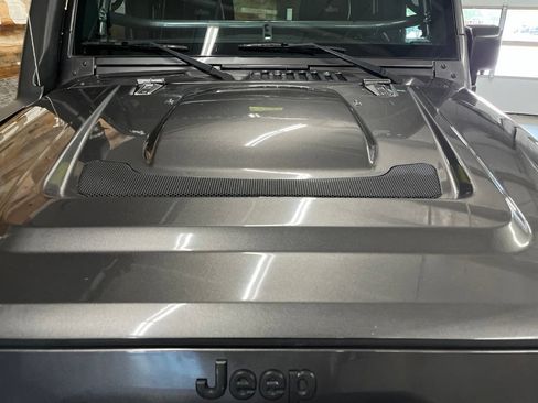 Used 2016 Jeep Wrangler Unlimited Rubicon w/ Connectivity Group AWD/4WD image 9