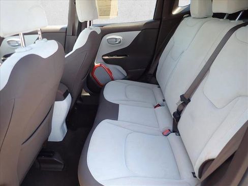 Used 2015 Jeep Renegade Latitude AWD/4WD image 9