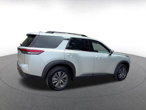 Used 2025 Nissan Pathfinder SV FWD image 15
