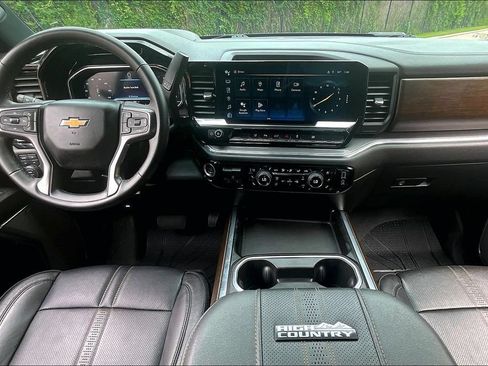 Used 2024 Chevrolet Silverado 2500 High Country w/ High Country Premium Package AWD/4WD image 20