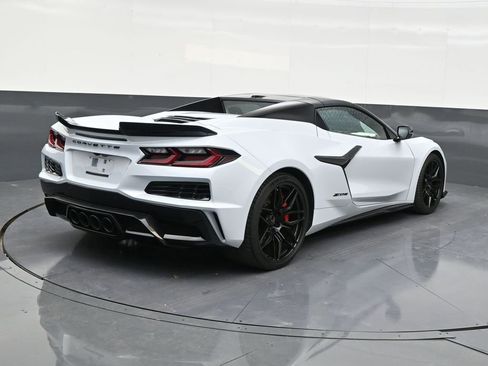 Used 2023 Chevrolet Corvette Z06 w/ Stealth Interior Trim Package RWD image 5