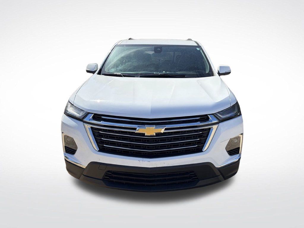 Used 2023 Chevrolet Traverse LT FWD image 2