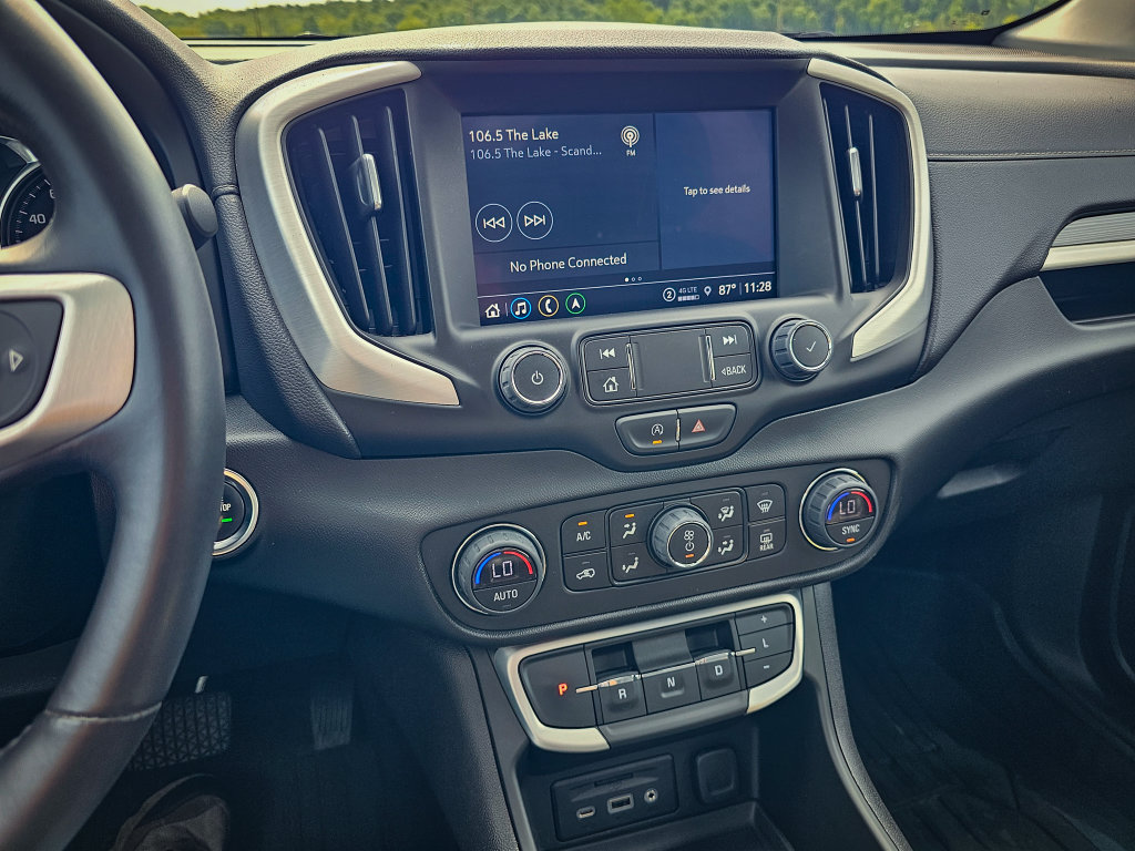 Used 2022 GMC Terrain SLT w/ Infotainment Package II AWD/4WD image 25