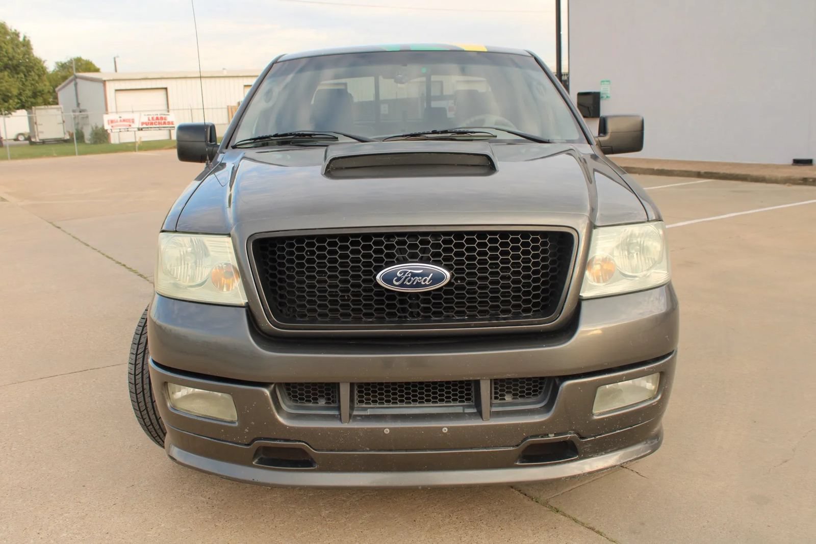 Used 2004 Ford F150 Lariat RWD image 2