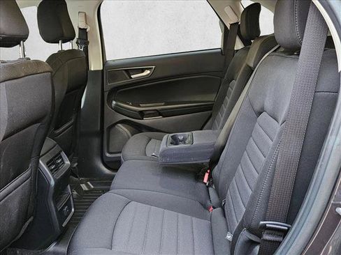 Used 2020 Ford Edge SE image 17