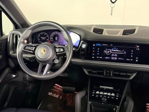 Certified 2025 Porsche Cayenne image 22