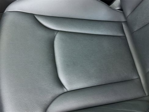 Used 2025 Audi Q8 Premium Plus image 21