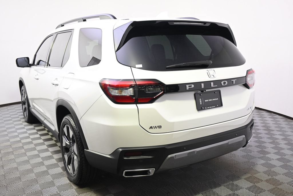 Used 2026 Honda Pilot Elite image 4