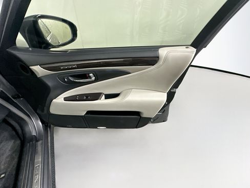 Used 2013 Lexus LS 460 w/ Comfort Pkg RWD image 32