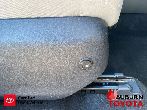 Used 2021 Toyota RAV4 XLE w/ Convenience Package AWD/4WD image 17
