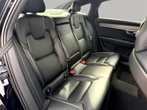 Used 2020 Volvo S90 T6 R-Design image 24