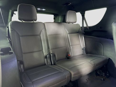 Used 2023 Chevrolet Suburban Premier AWD/4WD image 33