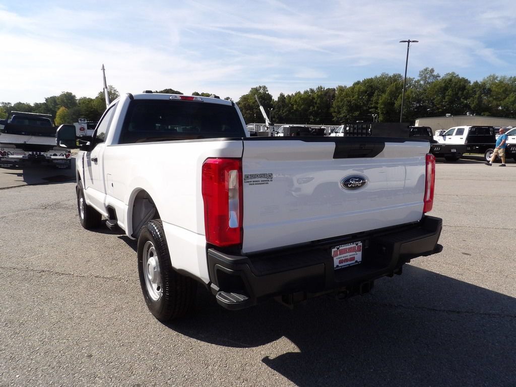 Used 2023 Ford F250 XL RWD image 5
