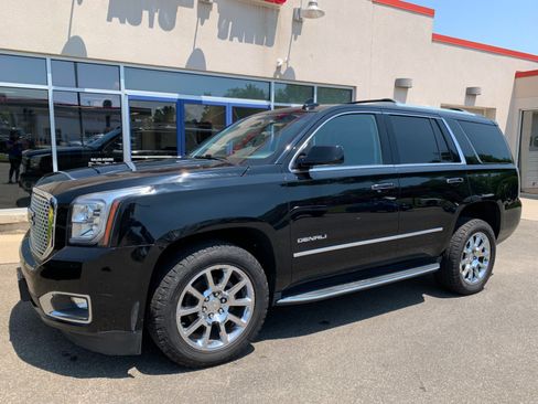 Used 2017 GMC Yukon Denali AWD/4WD image 1