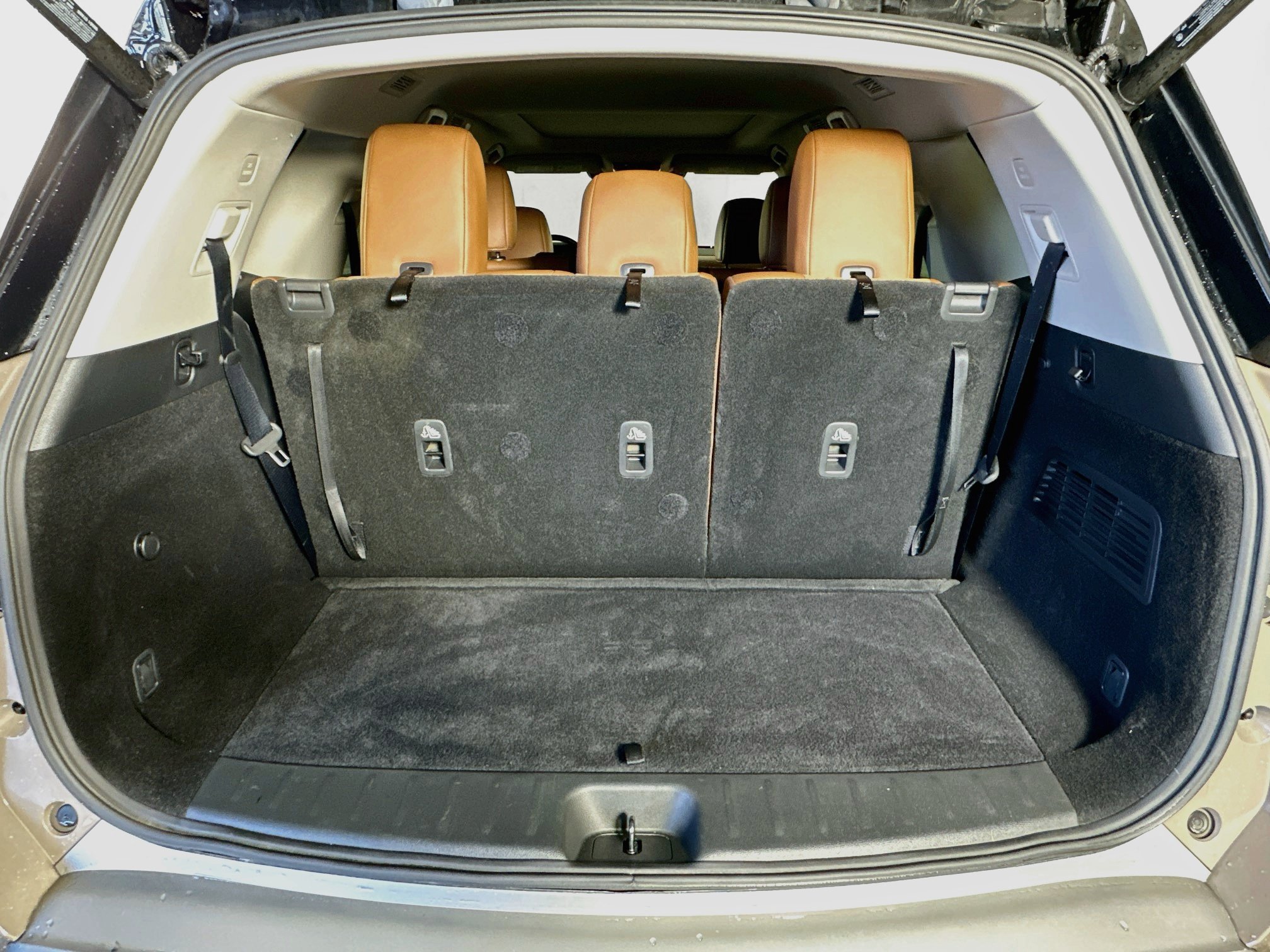 Used 2023 Nissan Pathfinder Platinum w/ Cargo Package AWD/4WD image 32
