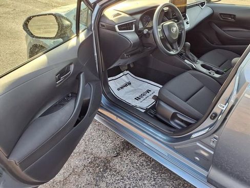 Used 2025 Toyota Corolla LE image 46