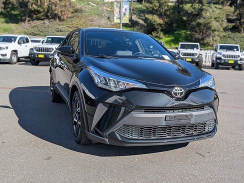 Used 2020 Toyota C-HR XLE image 5