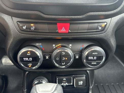 Used 2015 Jeep Renegade Limited AWD/4WD image 60