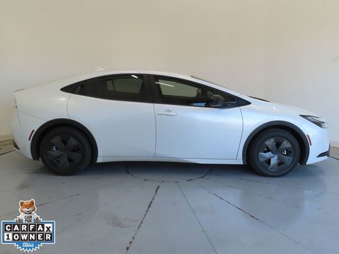 Used 2024 Toyota Prius LE image 2