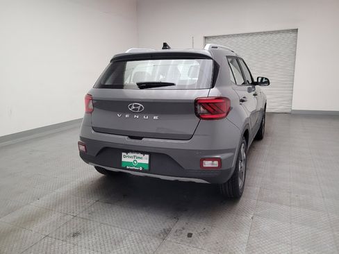Used 2021 Hyundai Venue SEL FWD image 7