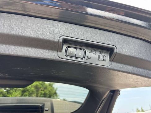 Used 2022 Ford Explorer XLT w/ Equipment Group 202A AWD/4WD image 21