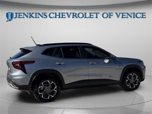 New 2026 Chevrolet Trax LT w/ Driver Confidence Package image 7