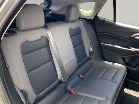 Used 2025 Chevrolet Trax ACTIV FWD image 20