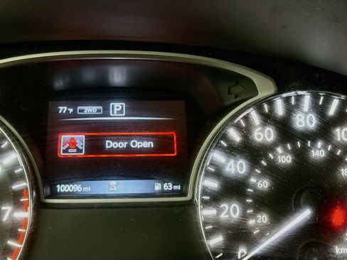 Used 2018 Nissan Pathfinder SV AWD/4WD image 18