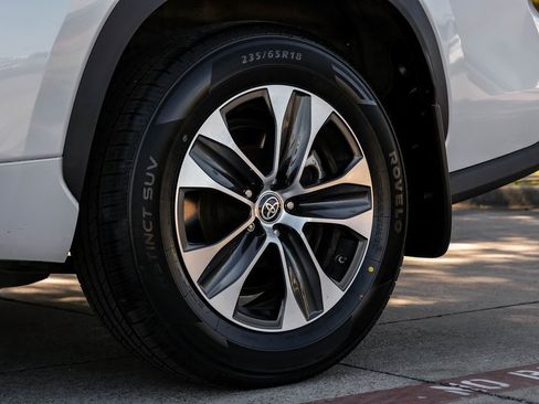 Used 2022 Toyota Highlander XLE image 70