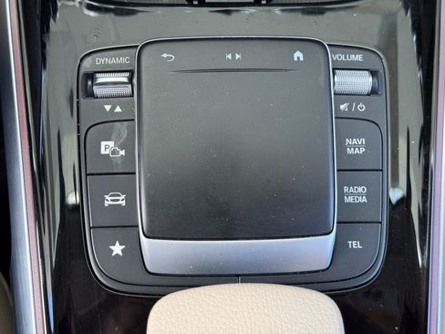 Used 2022 Mercedes-Benz GLB 250 w/ Premium Package Lite image 30