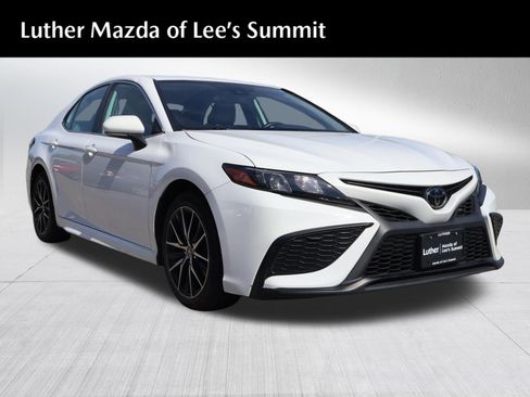 Used 2023 Toyota Camry SE FWD image 1