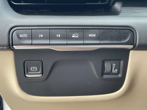 Used 2024 Cadillac Escalade ESV Premium Luxury AWD/4WD image 43