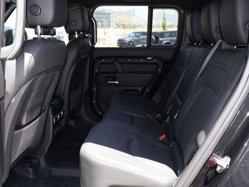 Certified 2025 Land Rover Defender 130 X-Dynamic SE AWD/4WD image 27