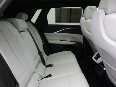 Used 2024 Cadillac Lyriq Luxury RWD image 39